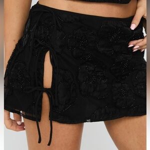 Princess Polly Black Embellished Skirt
Caja 8
